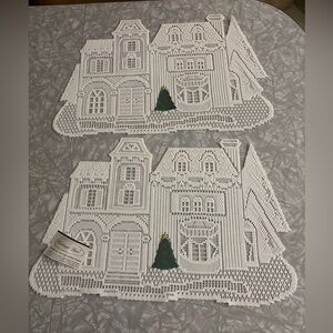 Heritage Lace Christmas Placemats Manor Vintage Set of 2 - Look and Feel of Home